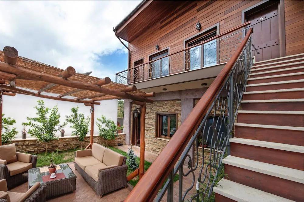 фото Polys Guest House