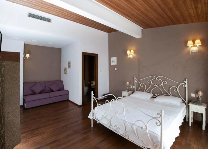 Polys Guest House