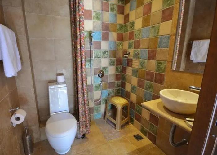 Polys Guest House