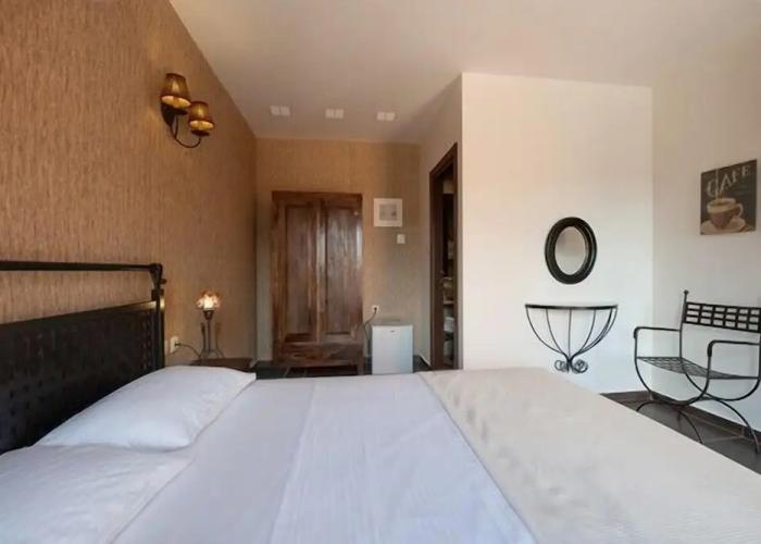 Polys Guest House