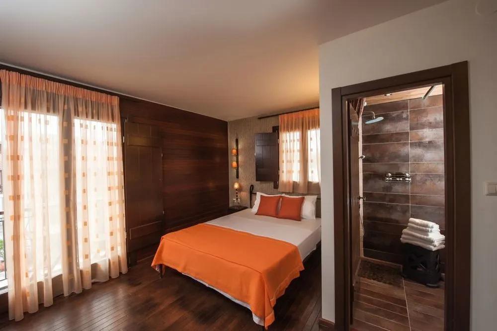 фото Polys Guesthouse