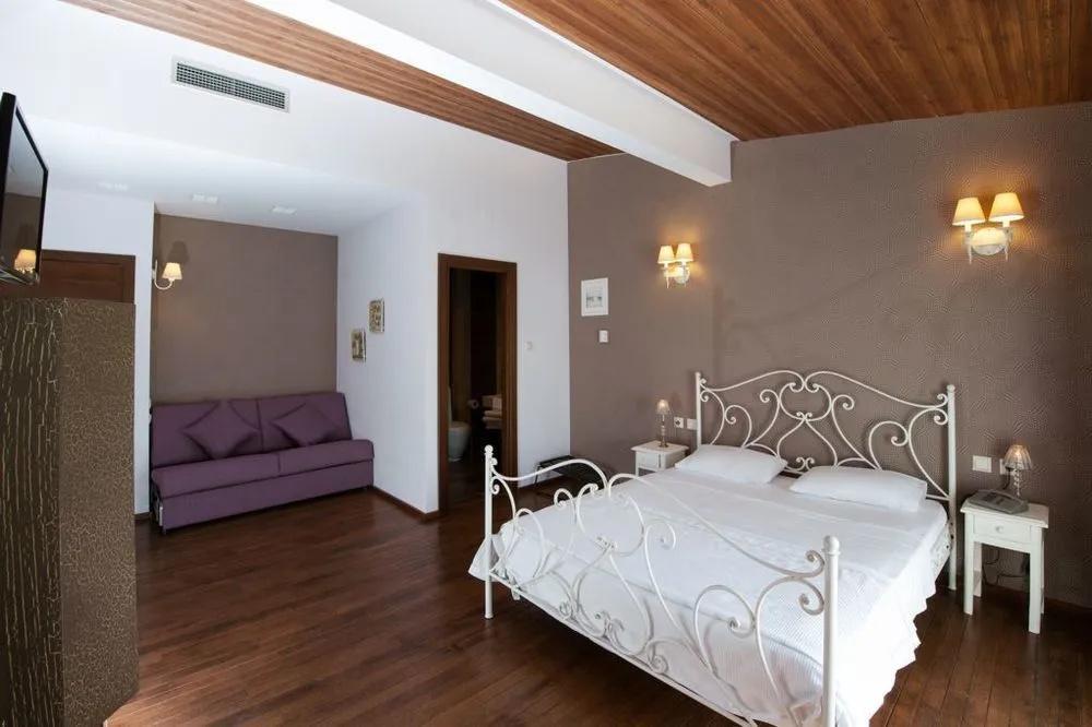 фото Polys Guesthouse