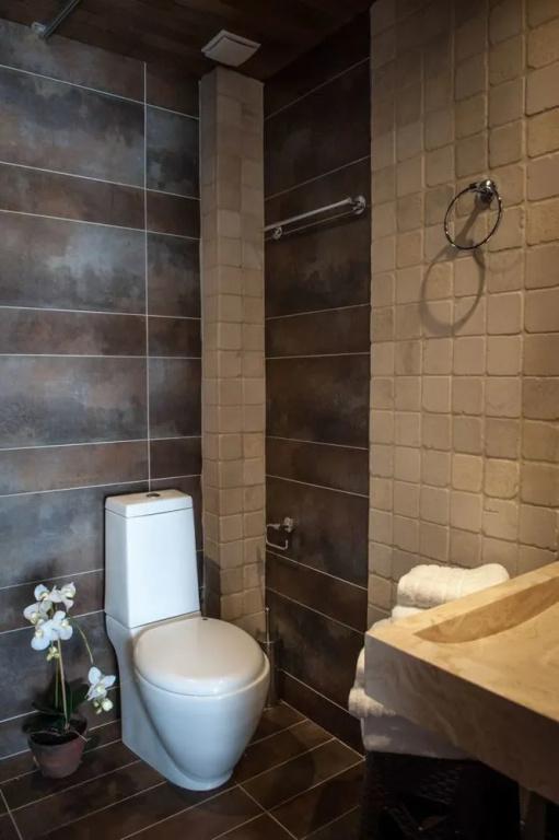 фото Polys Guesthouse
