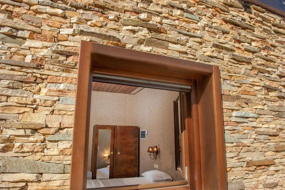 фото Polys Guesthouse