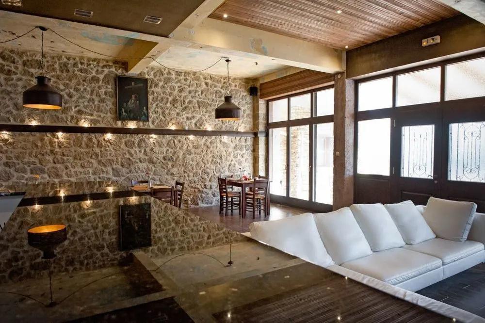 фото Polys Guesthouse