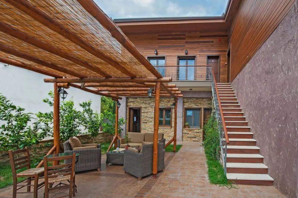 фото Polys Guesthouse