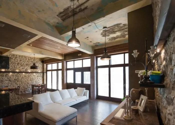 Polys Guesthouse