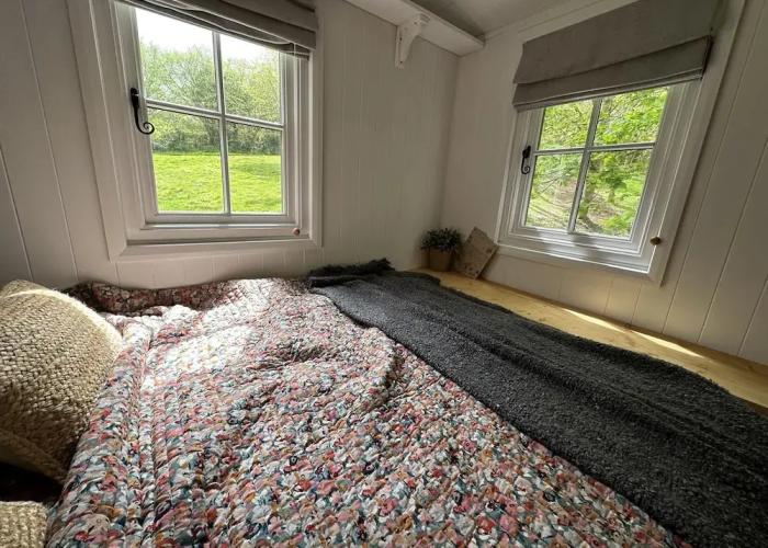 Cornwall Woodland Dog Friendly Shepherd's Hut