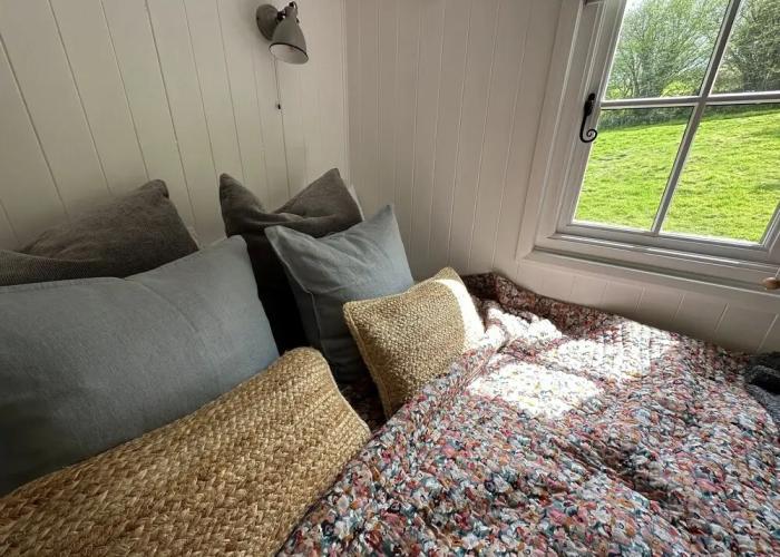 Cornwall Woodland Dog Friendly Shepherd's Hut
