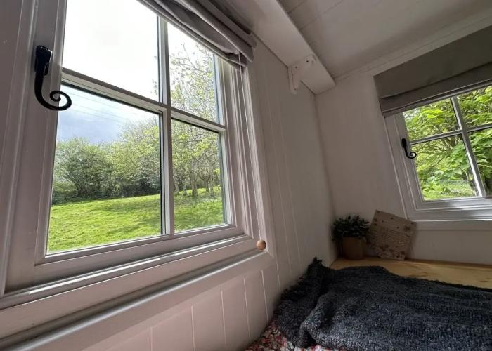 Cornwall Woodland Dog Friendly Shepherd's Hut