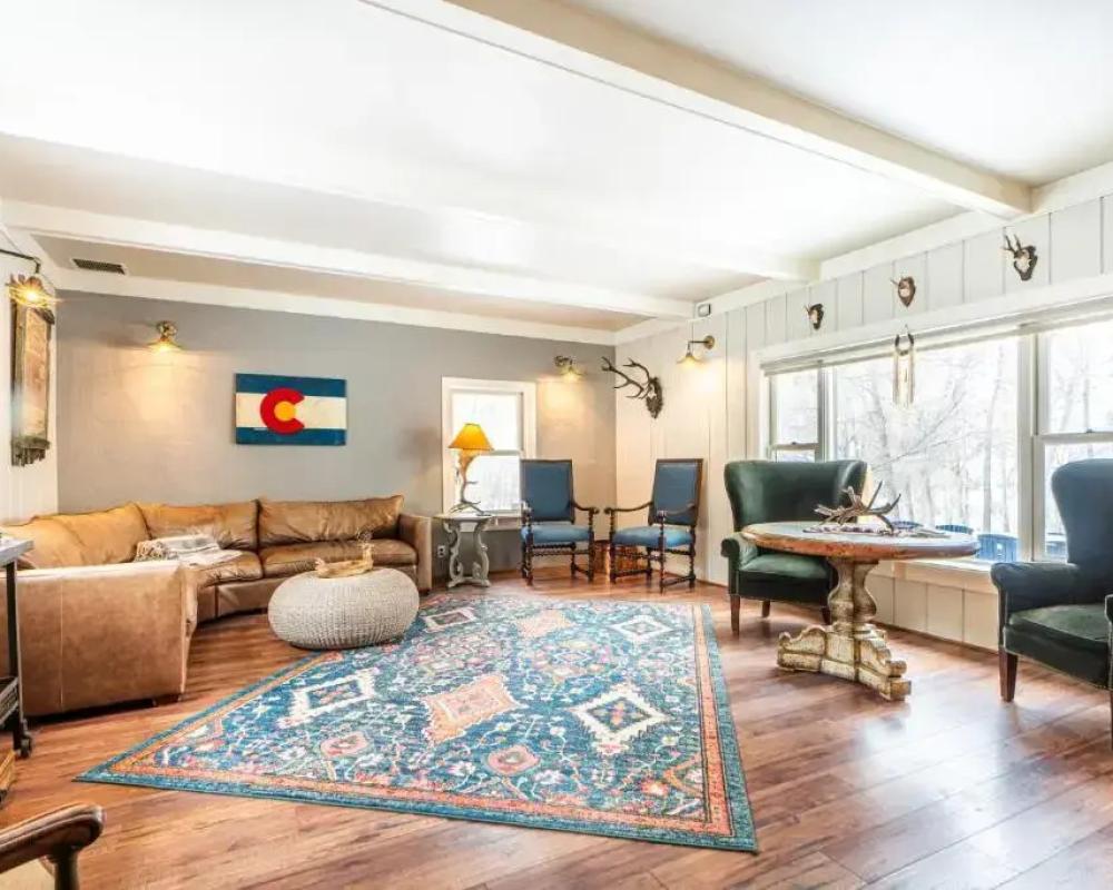 Antlers on the Creek Bed & Breakfast