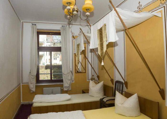 Lollis Homestay - Hostel