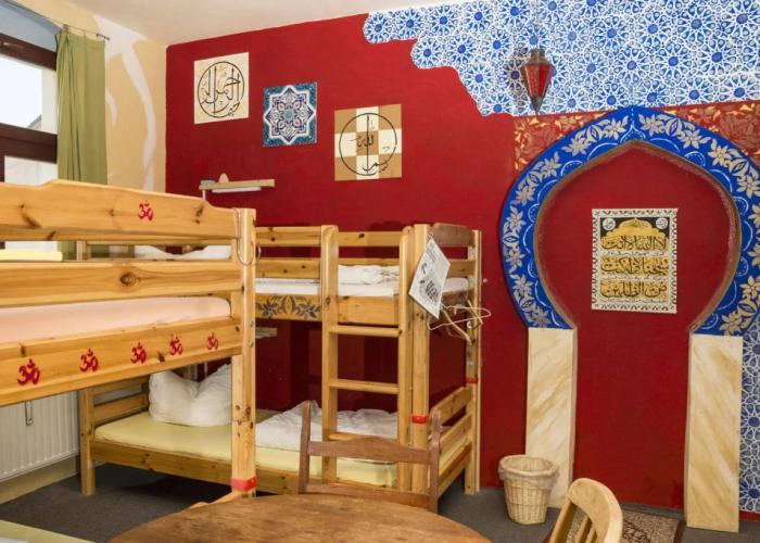 Lollis Homestay - Hostel