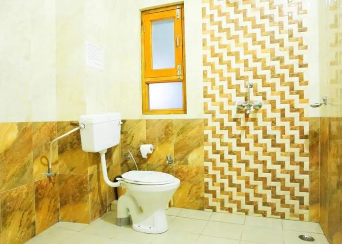 Hotel Avlokan - Near Kainchi Dham Mandir