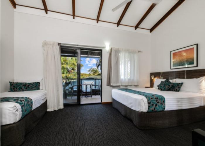 Palms City Resort