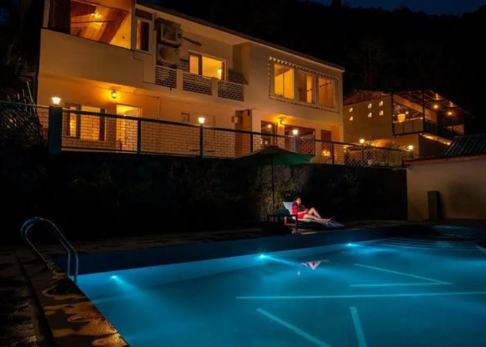 Maati Resort by the Lake Hill