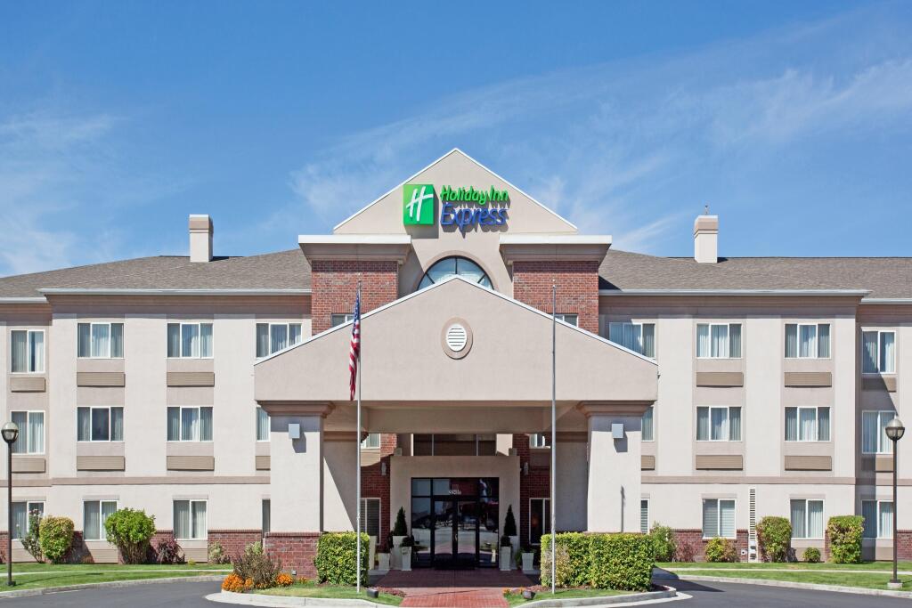 Holiday Inn Express & Suites Ogden by IHG