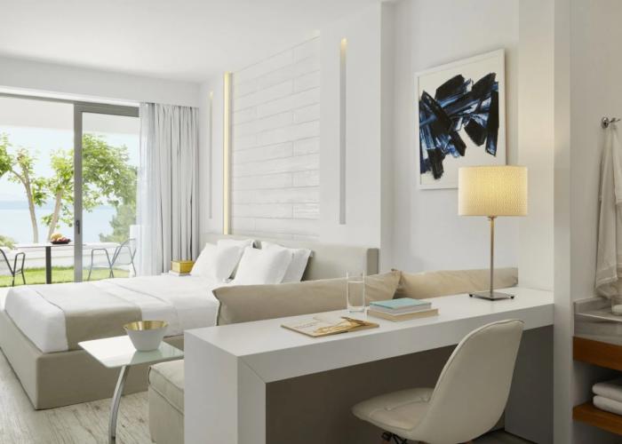 Lichnos Beach Hotel & Suites