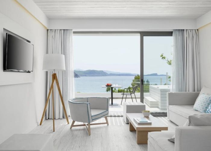 Lichnos Beach Hotel & Suites