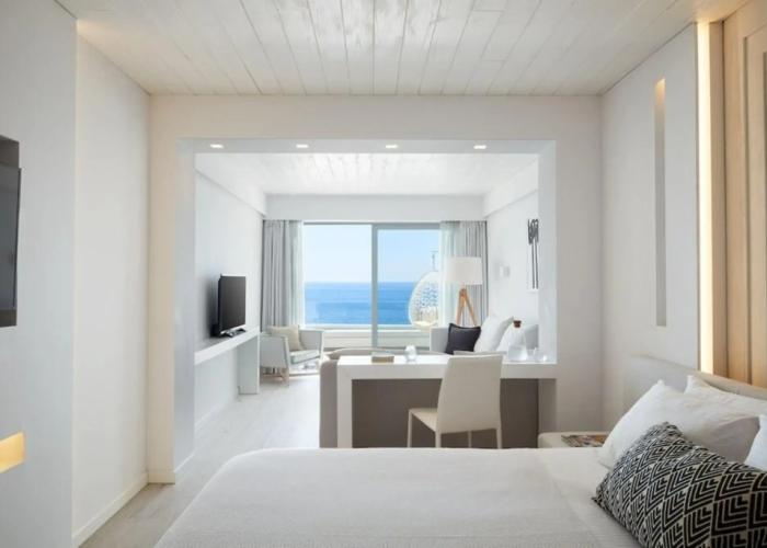 Lichnos Beach Hotel & Suites