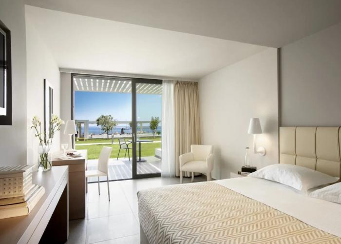 Lichnos Beach Hotel & Suites