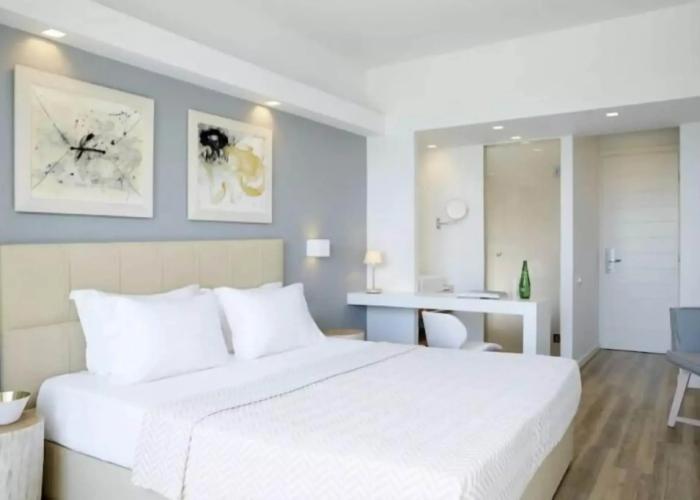 Lichnos Beach Hotel & Suites