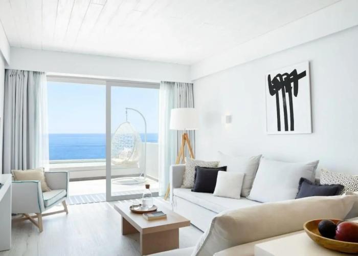 Lichnos Beach Hotel & Suites