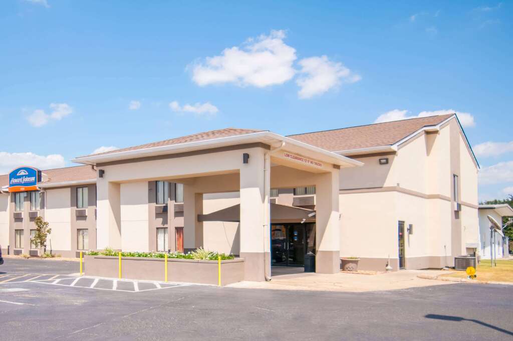 Howard Johnson by Wyndham Scott Lafayette