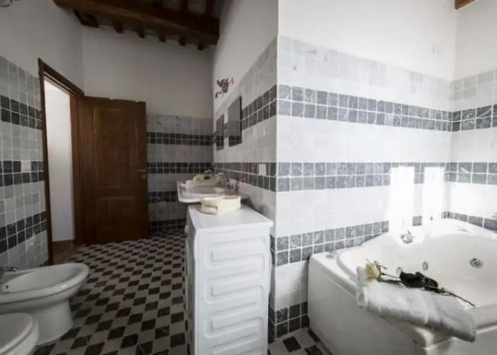 Charming Apartment in Ascoli Piceno Near Village