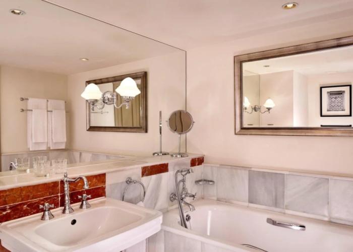 The College Green Hotel Dublin, Autograph Collection