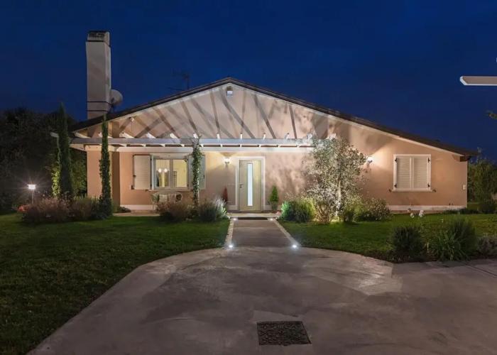 Villa Daniela con Piscina Vista Lago by Wonderful Italy