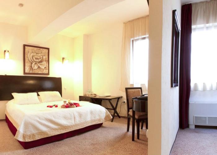 Hotel Avis