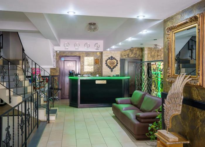 Hotel Avis