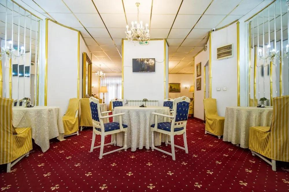фото Hotel Carpati