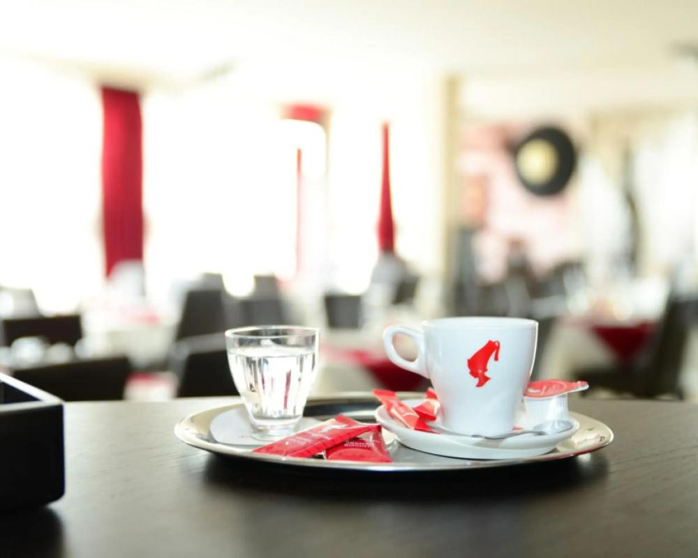 фото Hotel Razvan