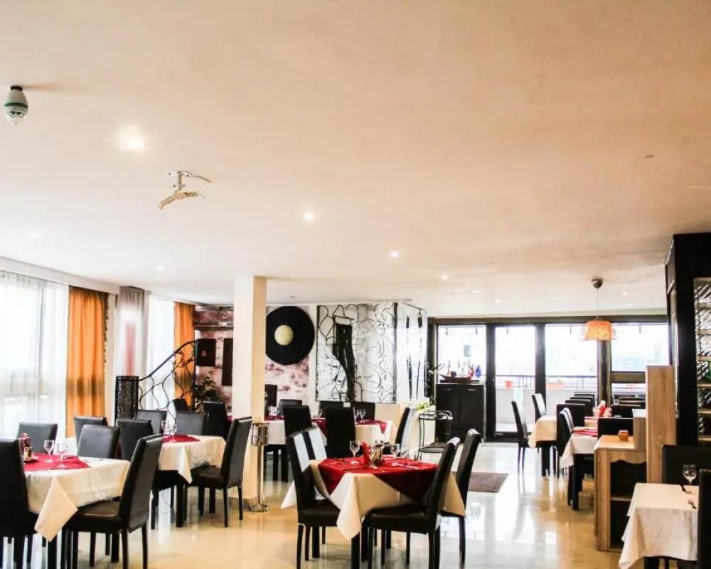 фото Hotel Razvan
