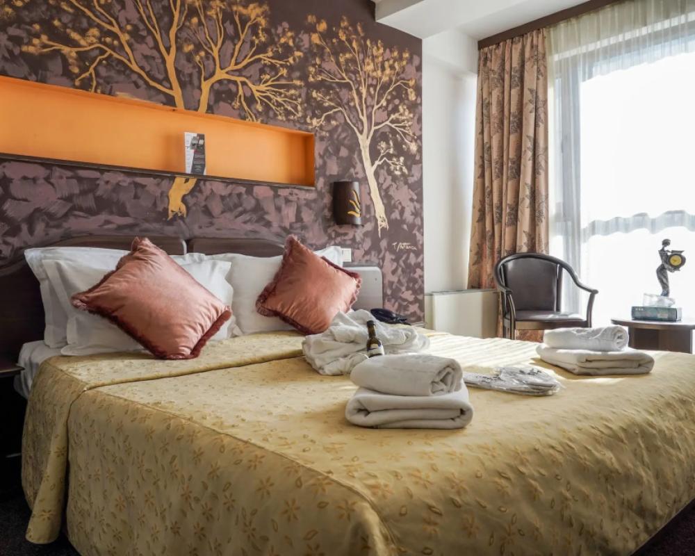 фото Hotel Razvan