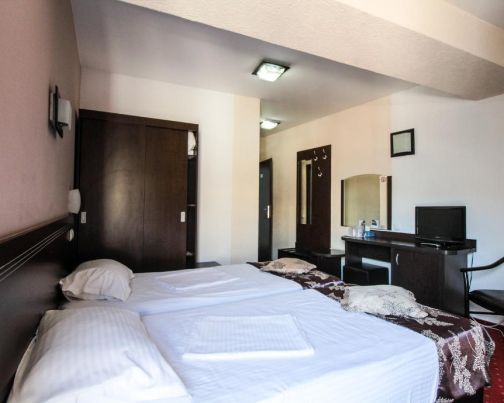 фото Hotel Razvan