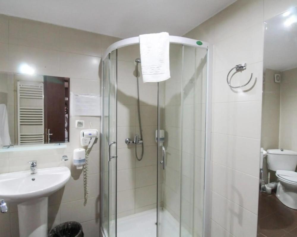 фото Hotel Razvan