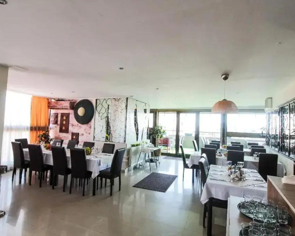 фото Hotel Razvan