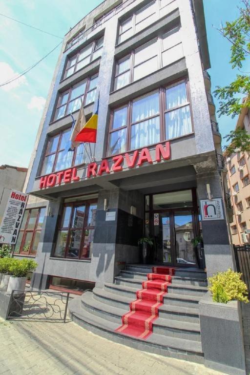 фото Hotel Razvan