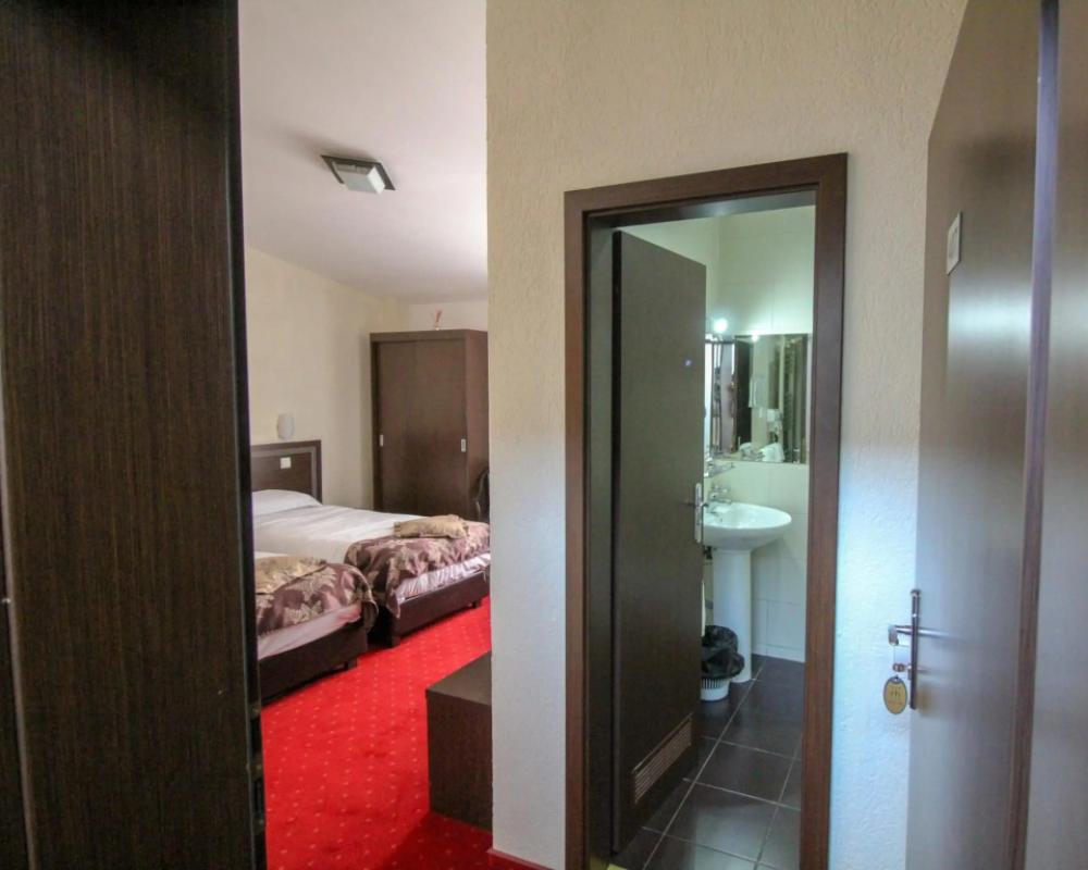 фото Hotel Razvan
