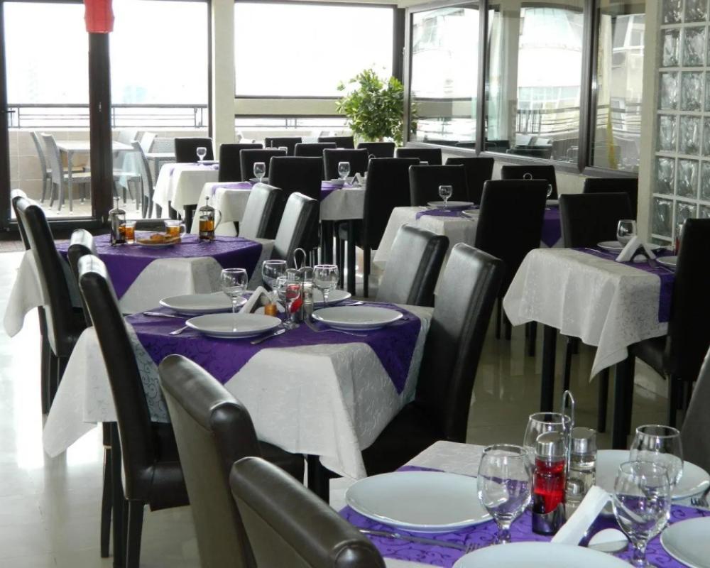 фото Hotel Razvan