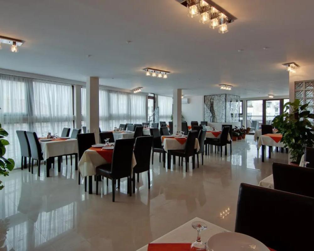 фото Hotel Razvan