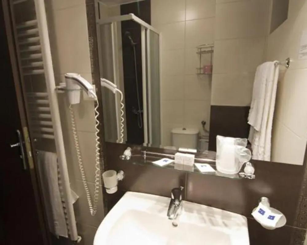 фото Hotel Razvan