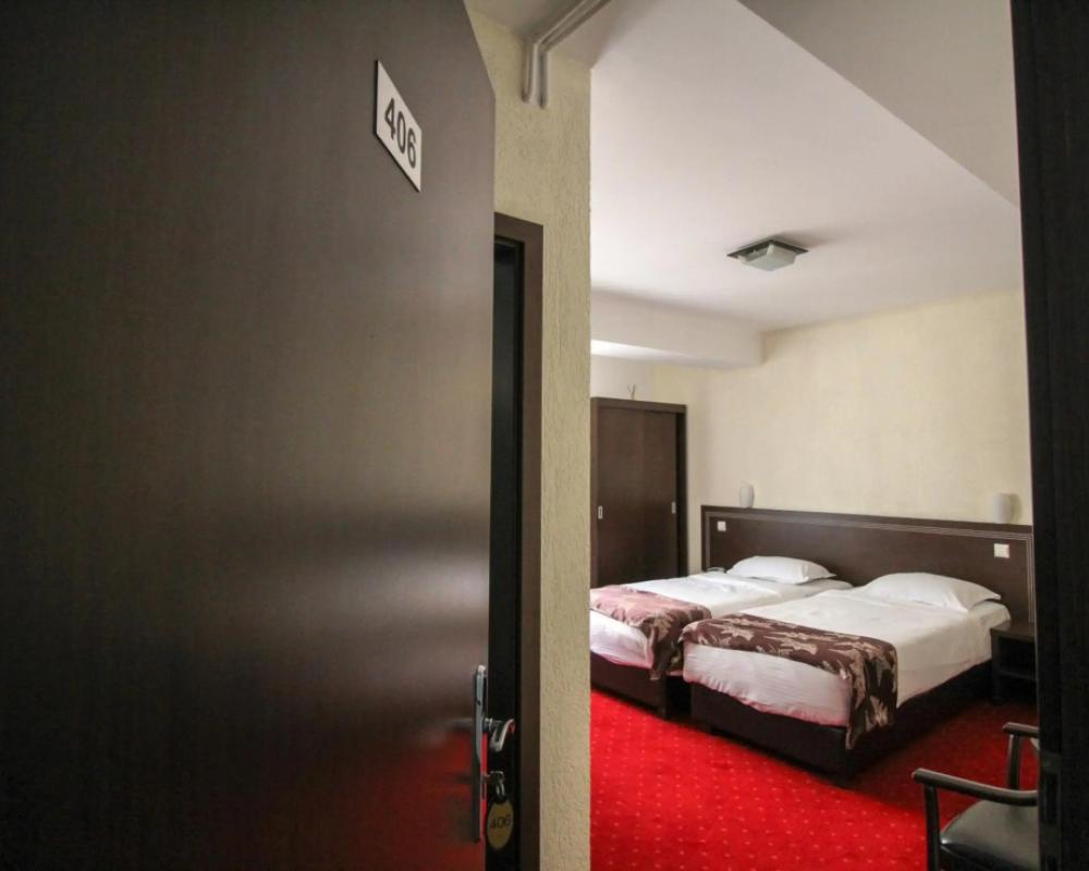 фото Hotel Razvan