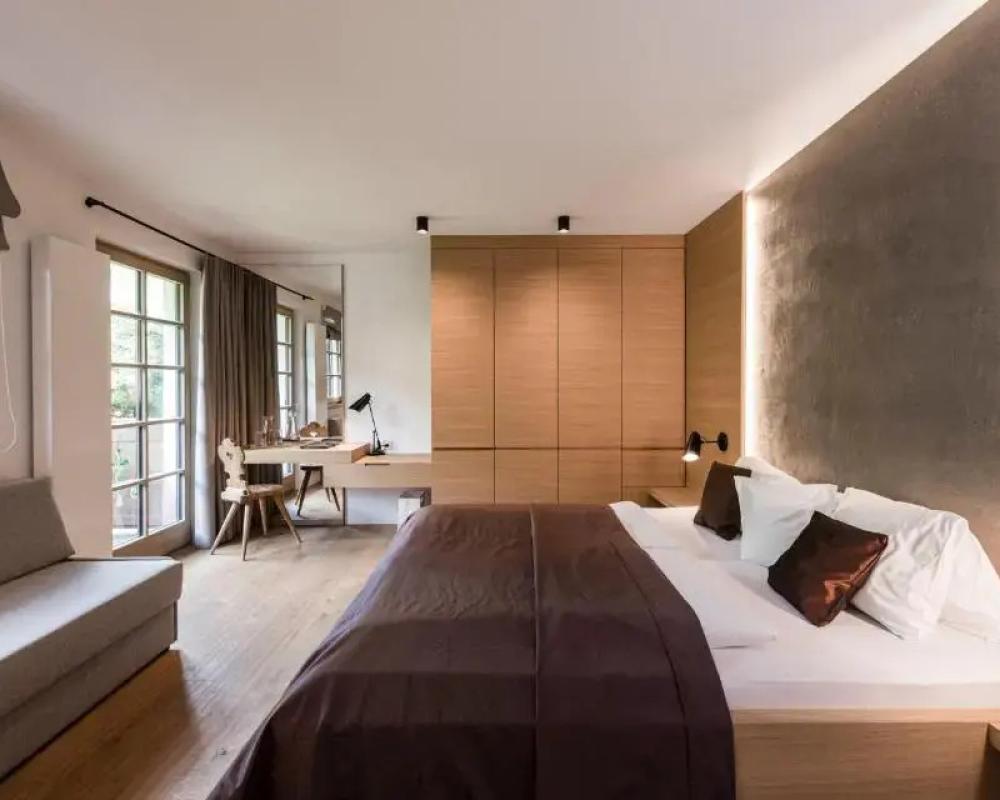 Strasserwirt - Ansitz zu Tirol