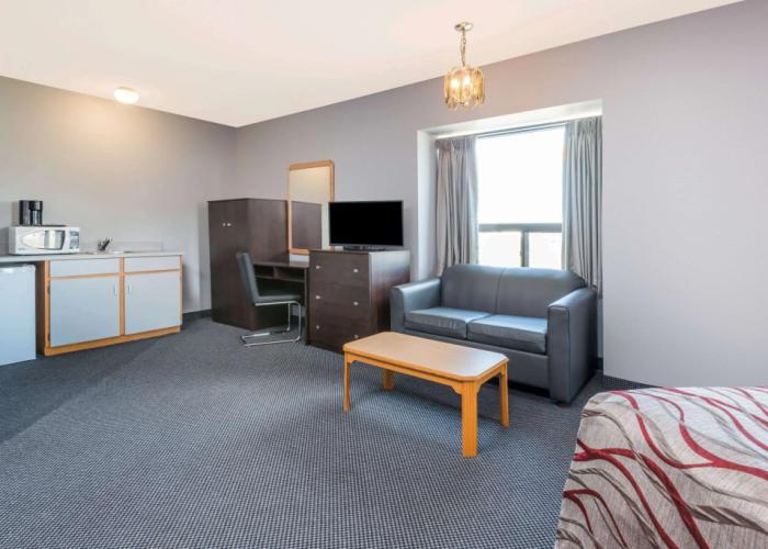 Super 8 by Wyndham Mt Hope Hamilton Intl Arpt ON
