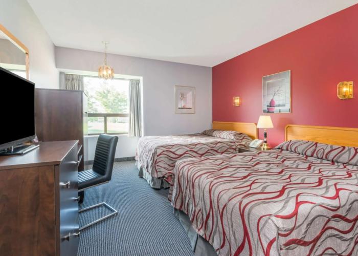 Super 8 by Wyndham Mt Hope Hamilton Intl Arpt ON
