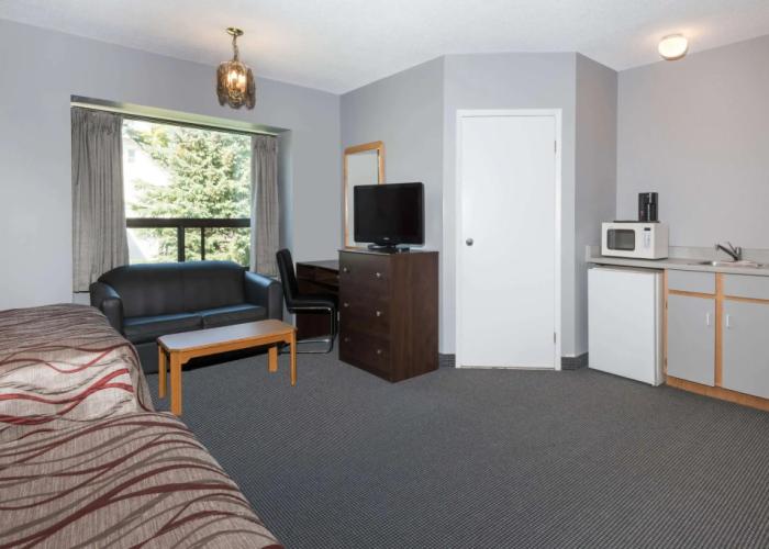 Super 8 by Wyndham Mt Hope Hamilton Intl Arpt ON